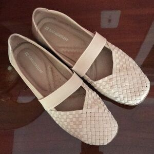 Naturalizer shoes 8.5 medium flats